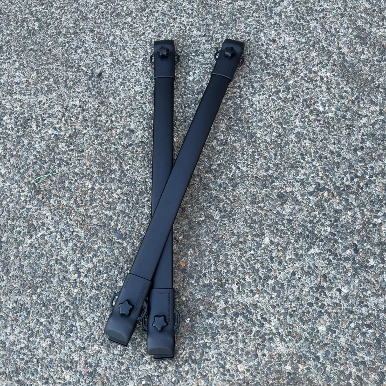 Pair Adjustable Vehicle Roof Rack Crossbars