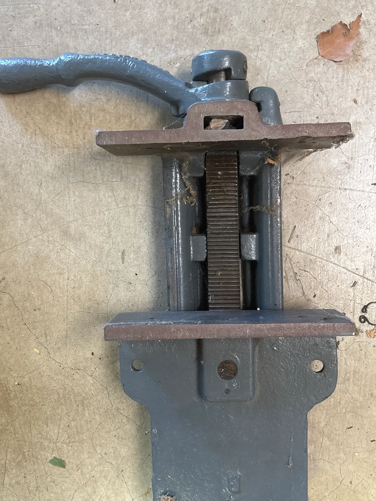 Antique Quick-Action Cast Iron Woodworking Vise