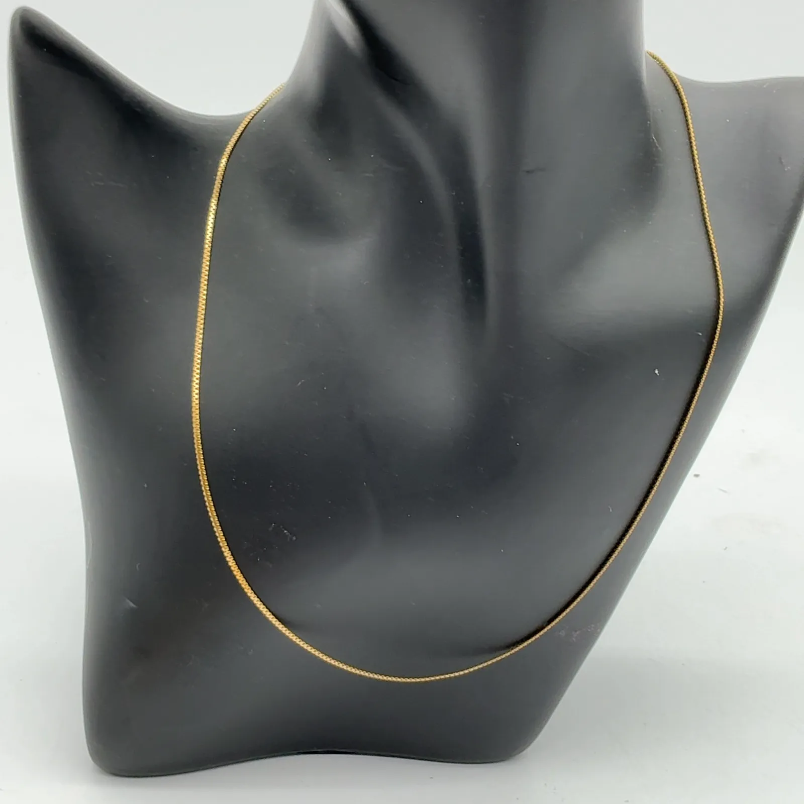 585 Gold Box Chain Necklace Approx 6g