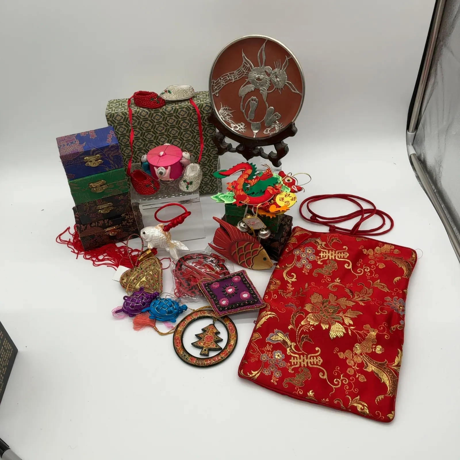Asian Treasures – Dragon Décor, Silk, Boxes & Lucky Charms - LAST NEWCASTLE AUCTION! | Ocean Bid Auction