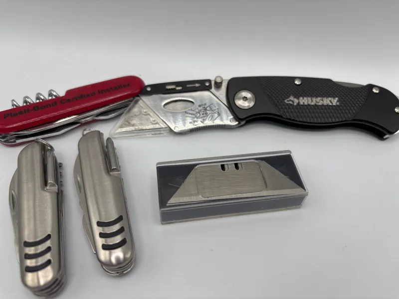Grab & Go Tool Bundle – Utility Knife, Multi-Tools + Blades - Sequim Estate Auction – A Life of Adventure & Humor | Ocean Bid Auction