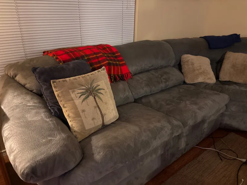 Large Sectional Sofa w/ Hide-A-Bed Sleeper Comfort - Sequim Estate Auction – A Life of Adventure & Humor | Ocean Bid Auction