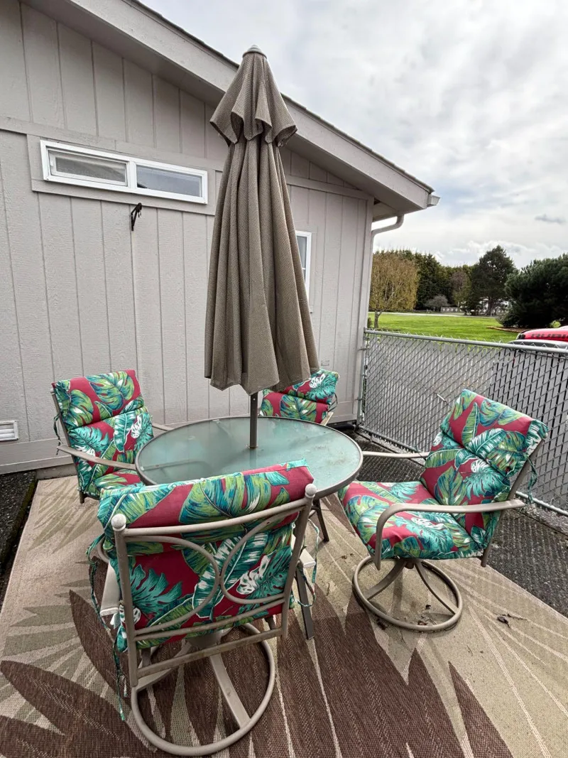 Outdoor Patio Set w/ Cushions Umbrella & Rug Complete - Sequim Estate Auction – A Life of Adventure & Humor | Ocean Bid Auction