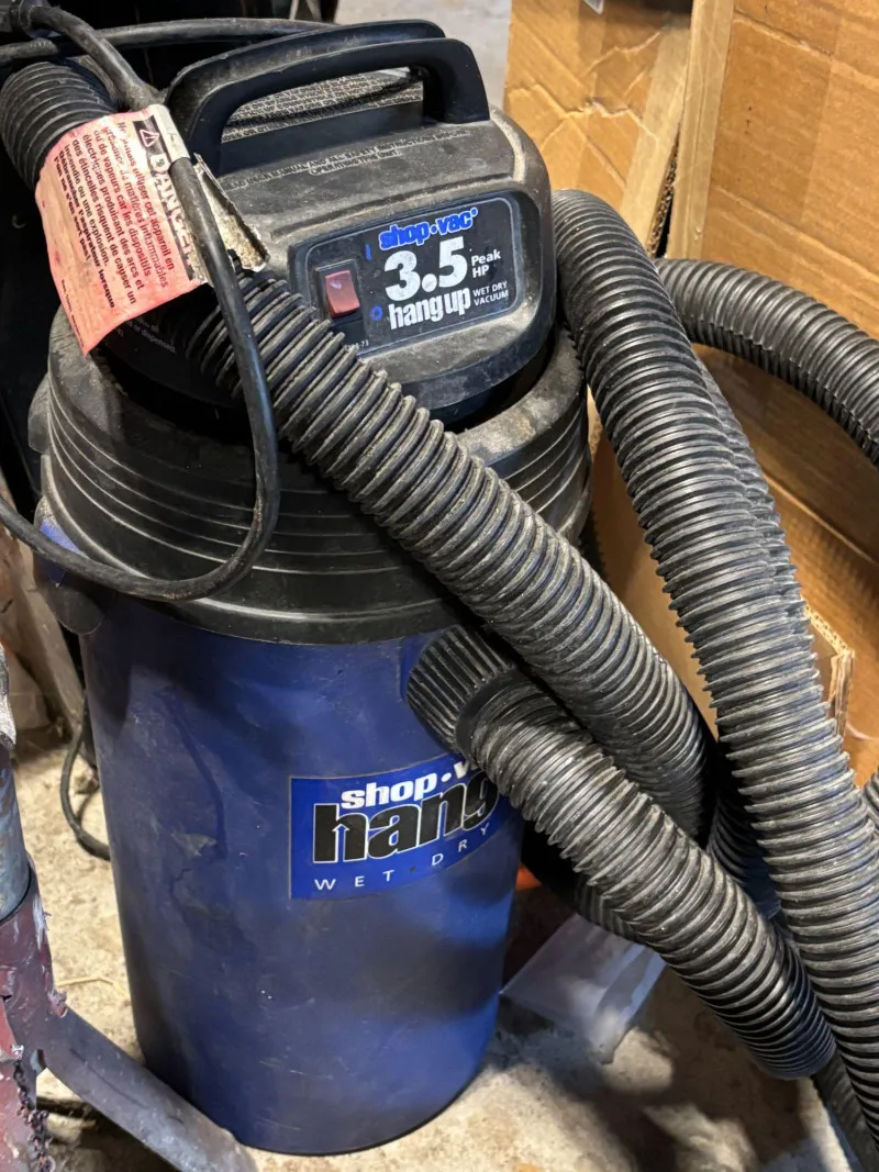 Shop Vac HangUp 3.5HP Wet Dry Vacuum Wall Mount - Sequim Estate Auction – A Life of Adventure & Humor | Ocean Bid Auction