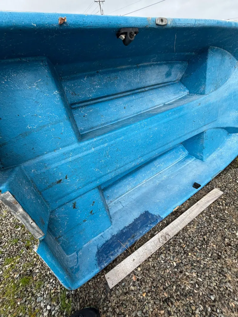 Fiberglass Boat 3 Person Livingston Auburn WA Small Boat - Sequim Estate Auction – A Life of Adventure & Humor | Ocean Bid Auction
