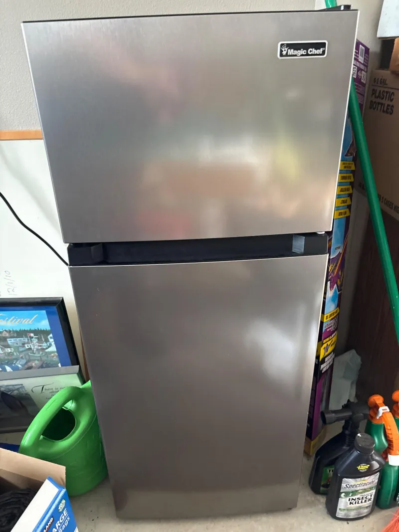 Magic Chef Mini Fridge w Freezer Compact Stainless Dorm Ready - Sequim Estate Auction – A Life of Adventure & Humor | Ocean Bid Auction