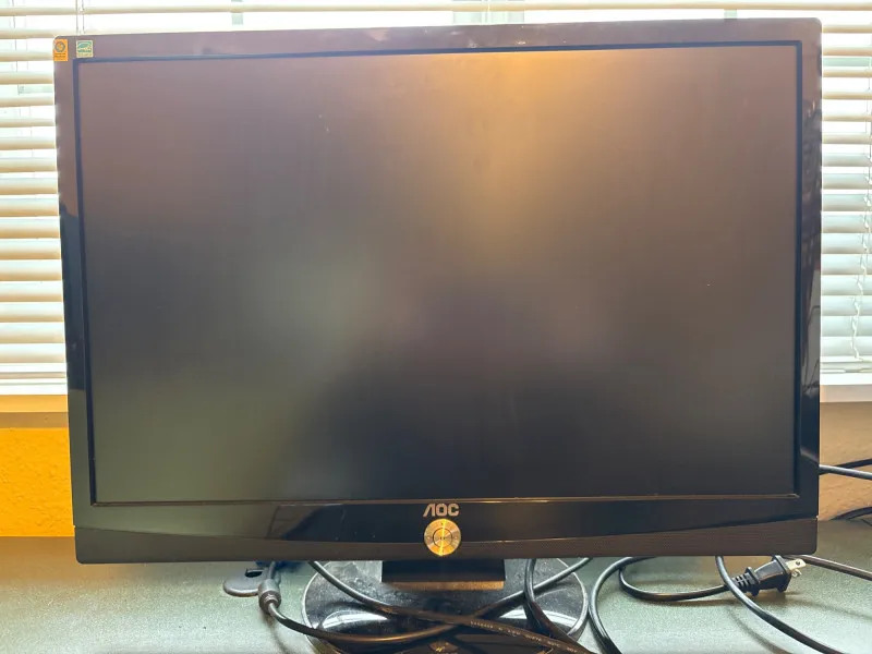 AOC 21” LCD Monitor Model 2217V Computer Display Screen - Sequim Estate Auction – A Life of Adventure & Humor | Ocean Bid Auction