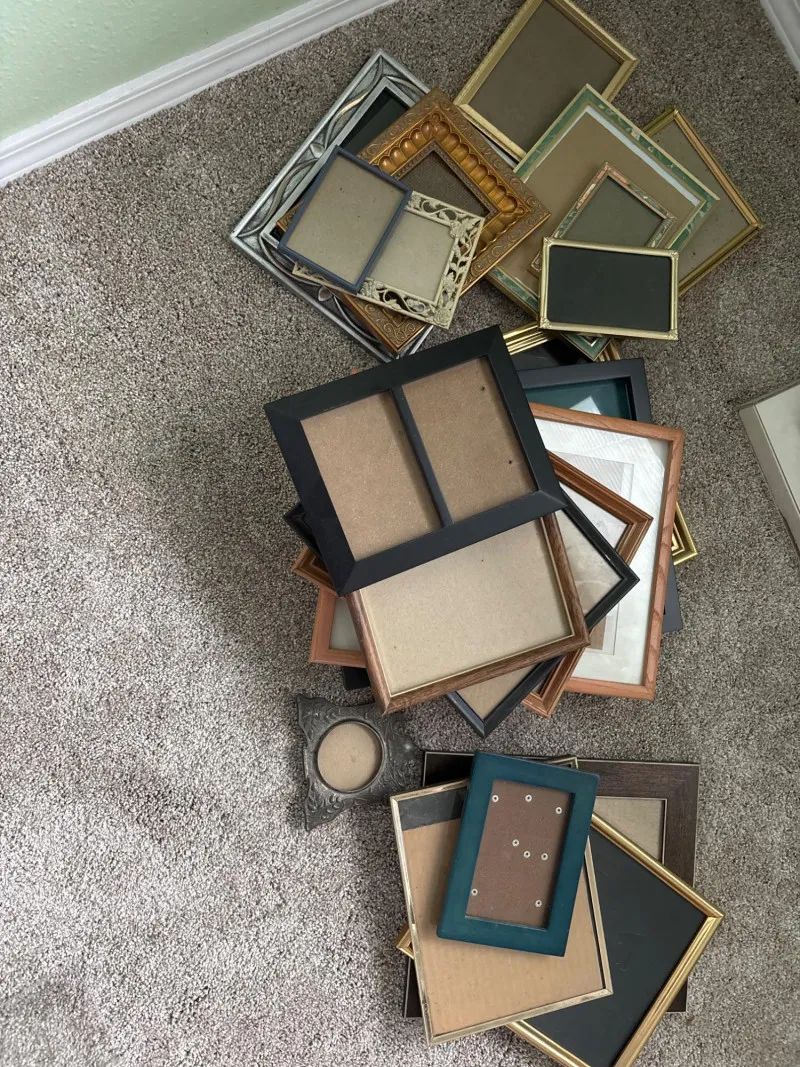 Large Picture Frame Lot Mixed Sizes Wood Metal Decor Bundle - Sequim Estate Auction – A Life of Adventure & Humor | Ocean Bid Auction