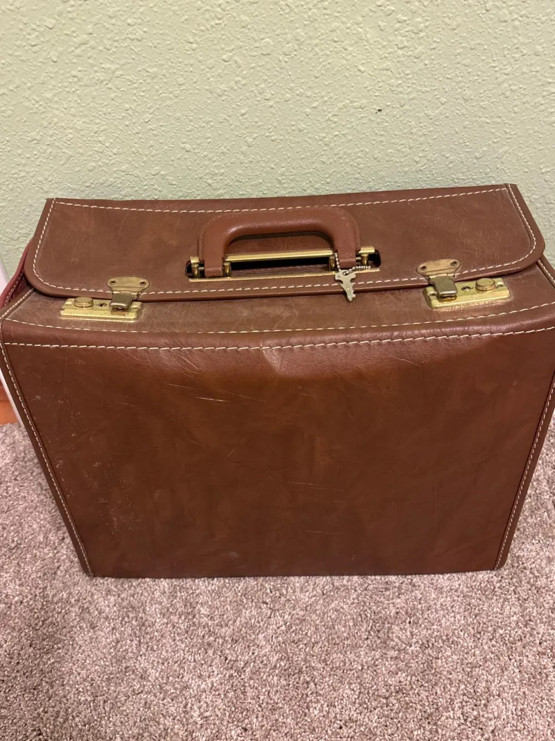 Vintage Leather Locking Briefcase w Key Aviation Maps & Books - Sequim Estate Auction – A Life of Adventure & Humor | Ocean Bid Auction