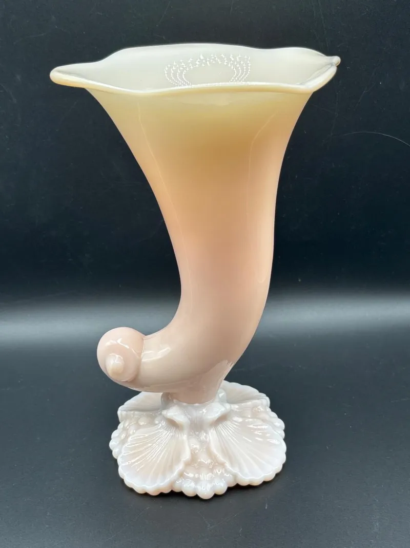 Vintage Pink Milk Glass Cornucopia Vase 9.5" Decorative - Sequim Estate Auction – A Life of Adventure & Humor | Ocean Bid Auction