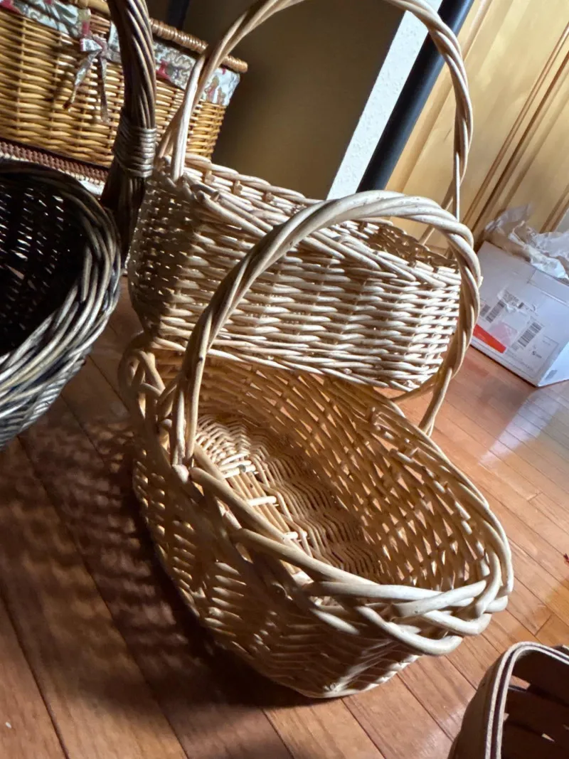 Wicker Basket Lot 4 Rustic Farmhouse Storage & Picnic Baskets - Sequim Estate Auction – A Life of Adventure & Humor | Ocean Bid Auction