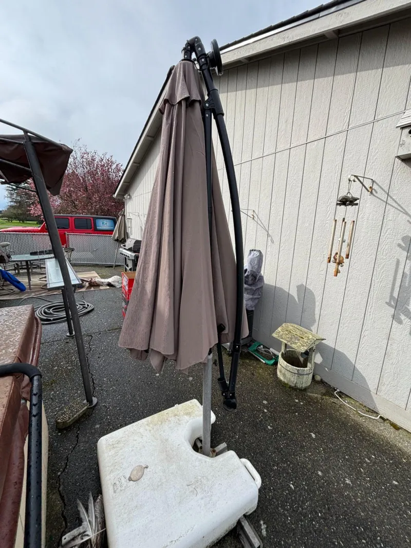 Offset Patio Umbrella w Base Cantilever Outdoor Shade - Sequim Estate Auction – A Life of Adventure & Humor | Ocean Bid Auction