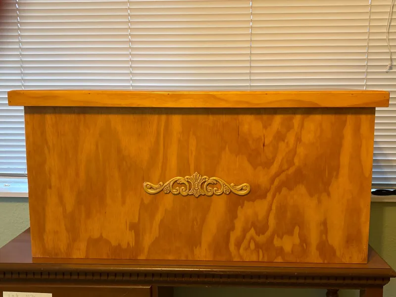 Fresh Cedar Lined Blanket Chest Keeps Treasures Protected - Sequim Estate Auction – A Life of Adventure & Humor | Ocean Bid Auction