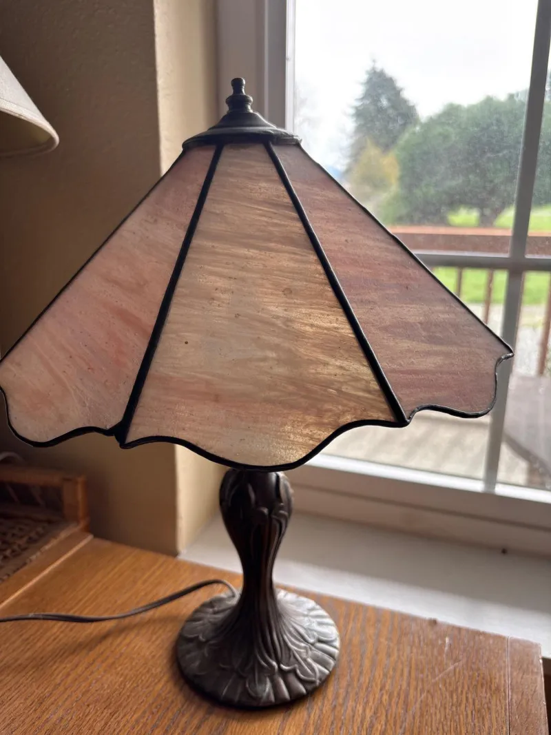 Tiffany Style Table Lamp with Multicolor Paneled Shade - Sequim Estate Auction – A Life of Adventure & Humor | Ocean Bid Auction