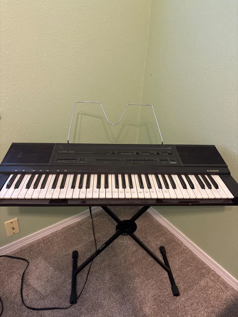 Casio CPS-201 Keyboard w Stand Vintage Electronic Piano - Sequim Estate Auction – A Life of Adventure & Humor | Ocean Bid Auction