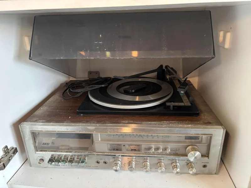 Vintage Centrex Stereo System Turntable Cassette AM/FM +Spkr - Sequim Estate Auction – A Life of Adventure & Humor | Ocean Bid Auction