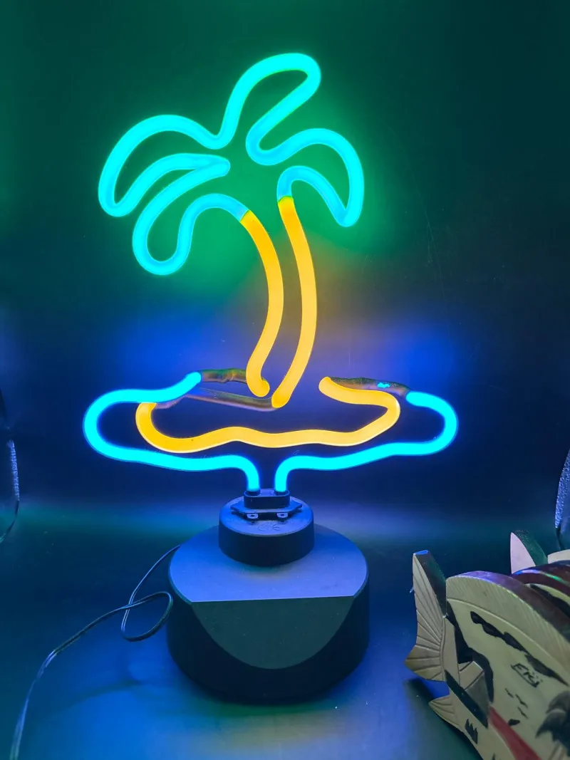 Neon Palm Tree Light w Fish Coaster Holder Tropical Decor Lot - Sequim Estate Auction – A Life of Adventure & Humor | Ocean Bid Auction
