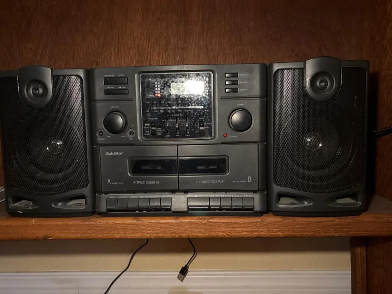 GoldStar Stereo System Dual Cassette Radio w Speakers - Sequim Estate Auction – A Life of Adventure & Humor | Ocean Bid Auction