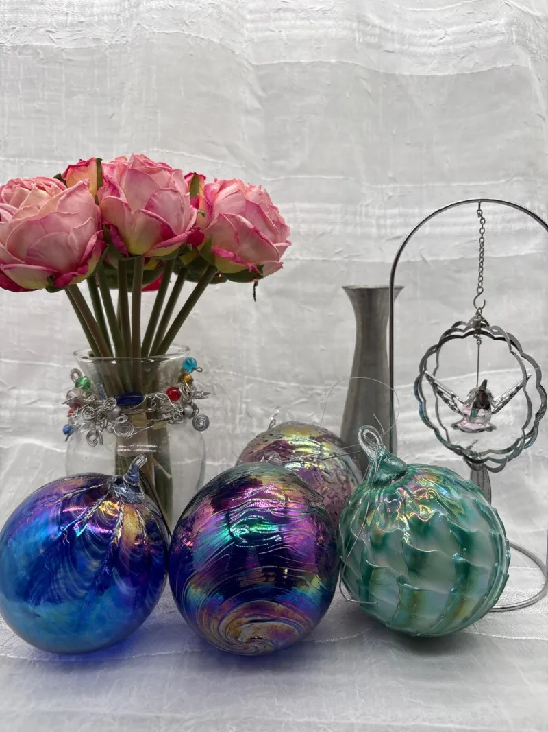 Art Glass Orbs Vase & Metal Hummingbird Decor Lot - Sequim Estate Auction – A Life of Adventure & Humor | Ocean Bid Auction