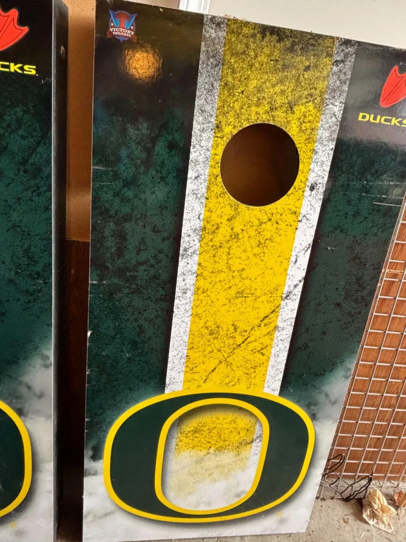 Oregon Ducks Cornhole Boards Set + Parking Sign Tailgate - Sequim Estate Auction – A Life of Adventure & Humor | Ocean Bid Auction