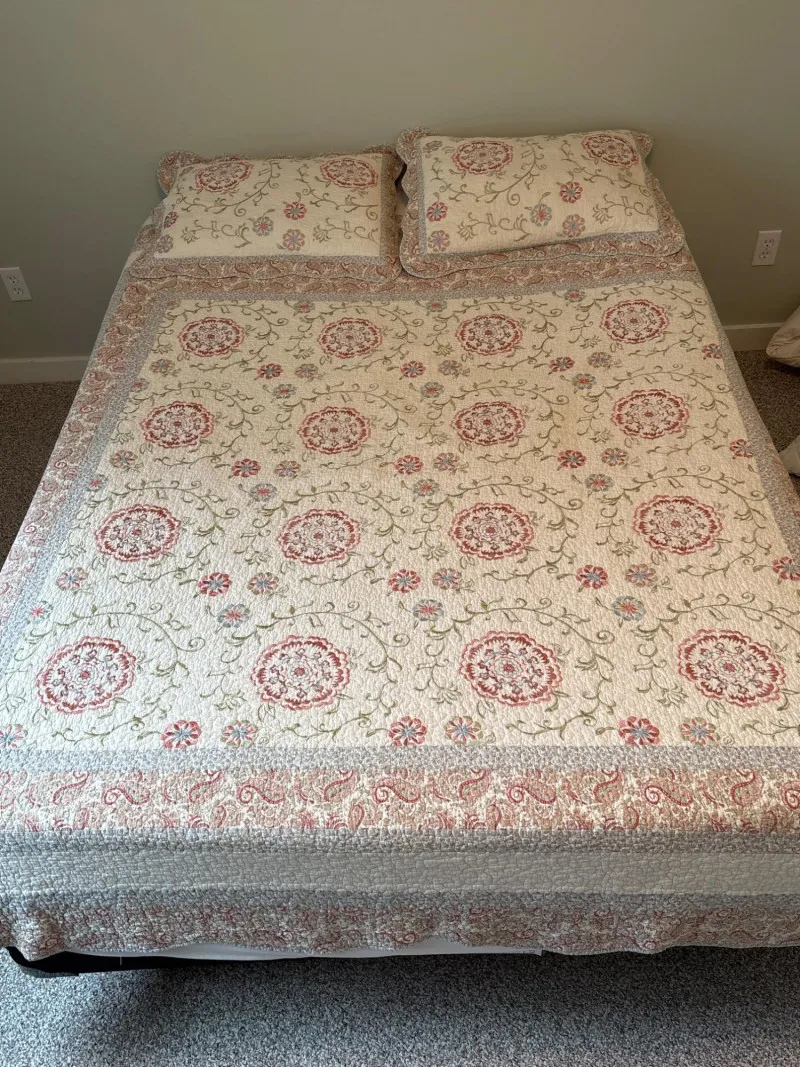 Queen Size 3pc Bohemian Medallion Quilt & Sham Set - Designer Decor and Other Treasures | Ocean Bid Auction
