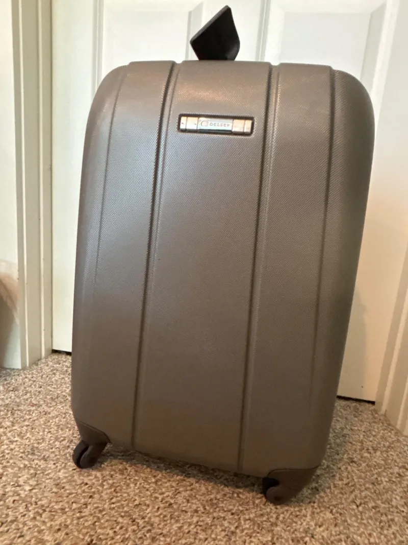 Single Black Hardshell Rolling Carry-On Suitcase - Designer Decor and Other Treasures | Ocean Bid Auction