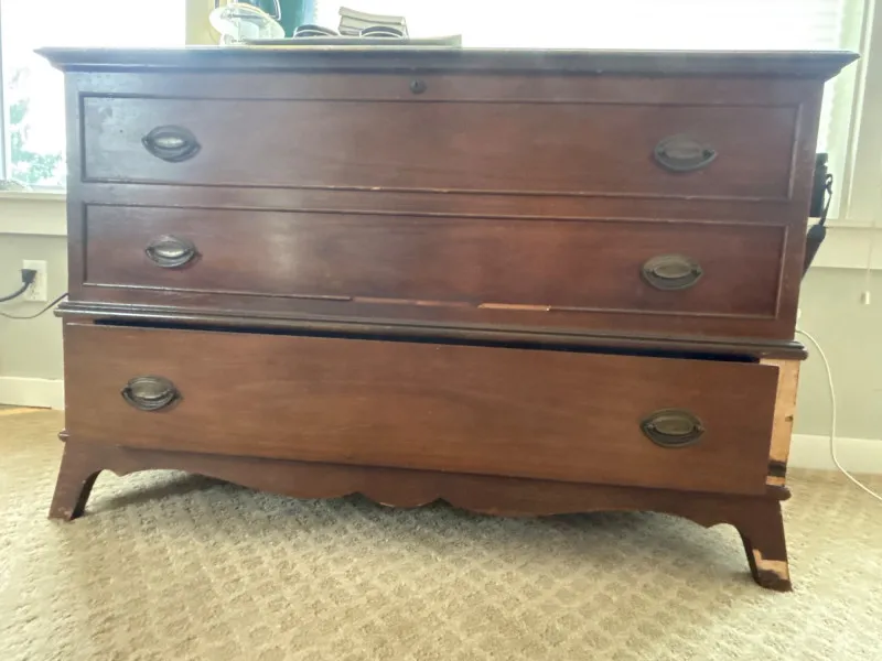 Vintage Lane Cedar Hope Chest - Knechtels Ltd Canada - Designer Decor and Other Treasures | Ocean Bid Auction