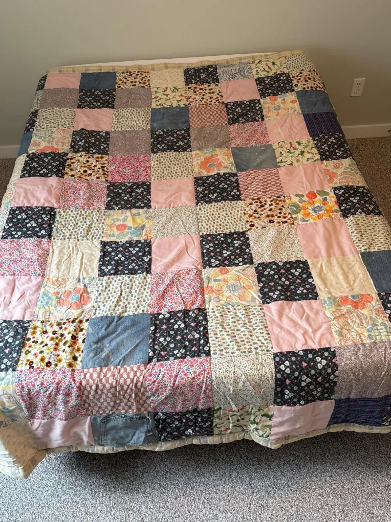 Handmade Vintage Scrappy Patchwork Quilt - Full Size - Designer Decor and Other Treasures | Ocean Bid Auction
