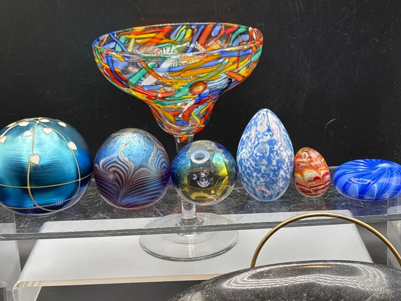 8pc Boutique Decor Lot - Art Glass & Royal Chelsea Plate - Designer Decor and Other Treasures | Ocean Bid Auction