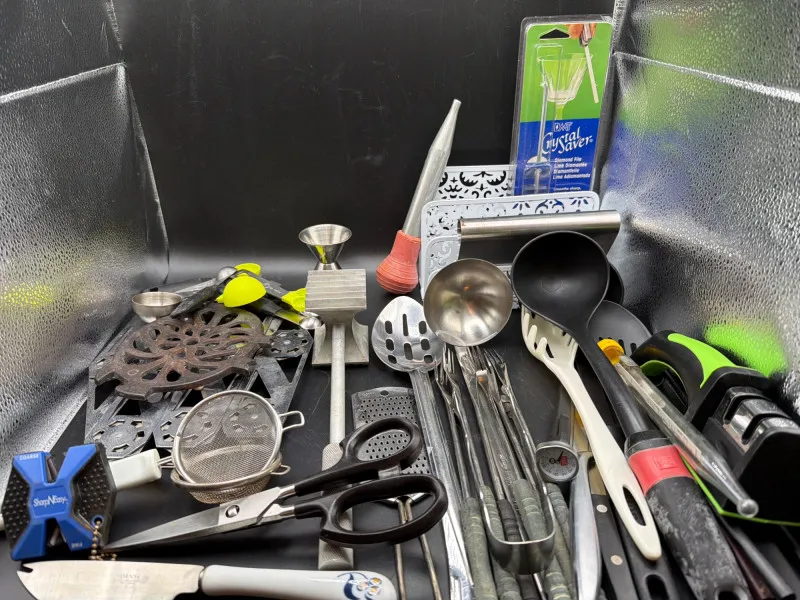 MASSIVE PRO KITCHEN GADGET BUNDLE | DMT Crystal Saver & Calphalon - Designer Decor and Other Treasures | Ocean Bid Auction