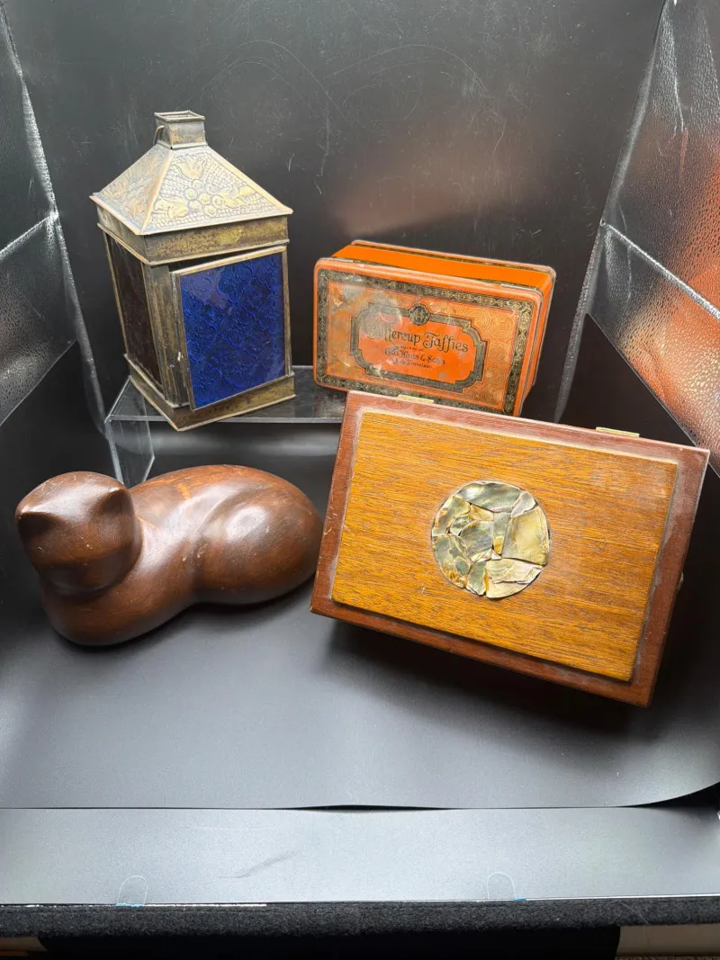 4pc Vintage Decor: Stained Glass Lamp & Wood Accents - Designer Decor and Other Treasures | Ocean Bid Auction