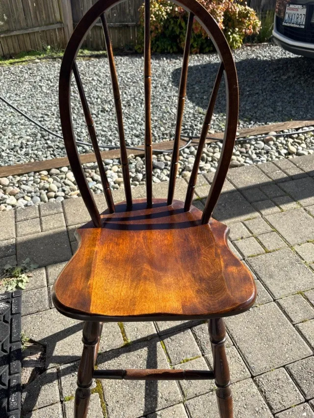 Vintage American Windsor-Style Bow-Back Side Chair - Designer Decor and Other Treasures | Ocean Bid Auction