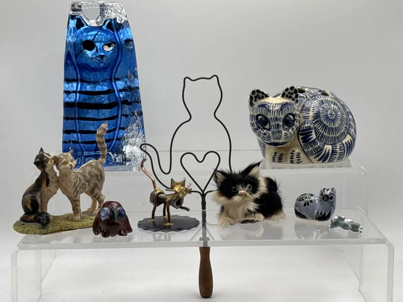 Vintage Cat Figurine Lot Tiffany & Co Art Glass Blue Cat Set - Designer Decor and Other Treasures | Ocean Bid Auction