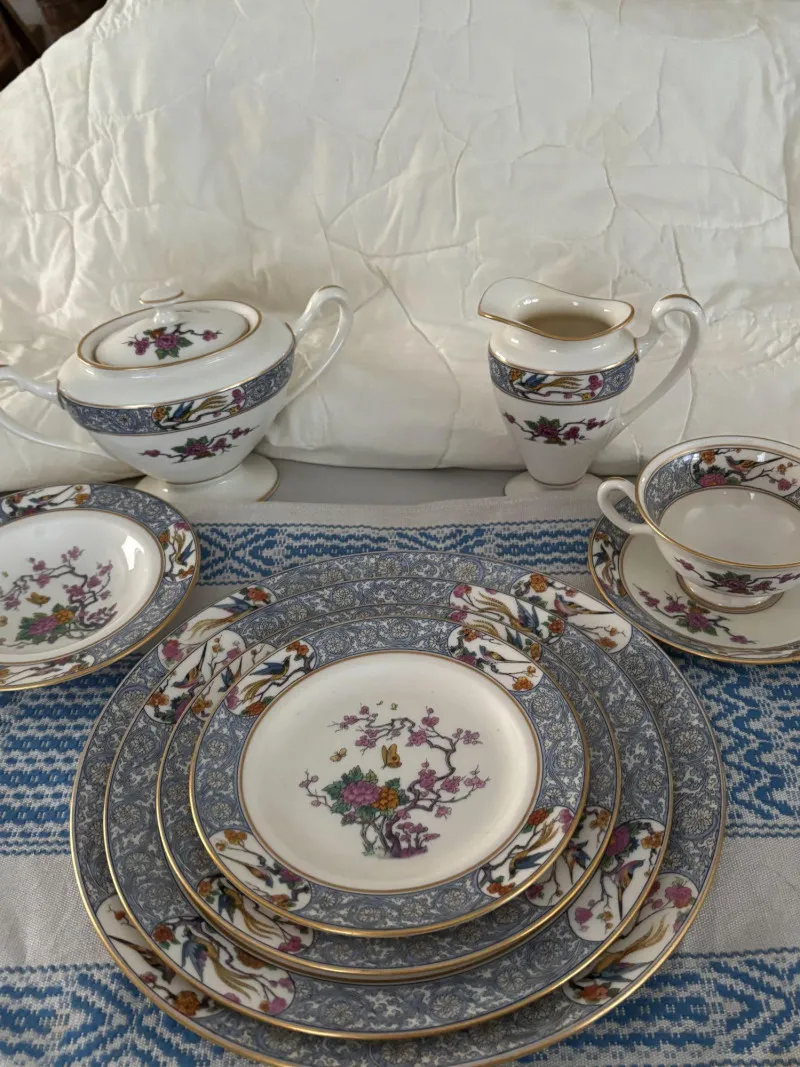 Huge 82pc Lenox "Ming" Floral & Gold China Service - Designer Decor and Other Treasures | Ocean Bid Auction