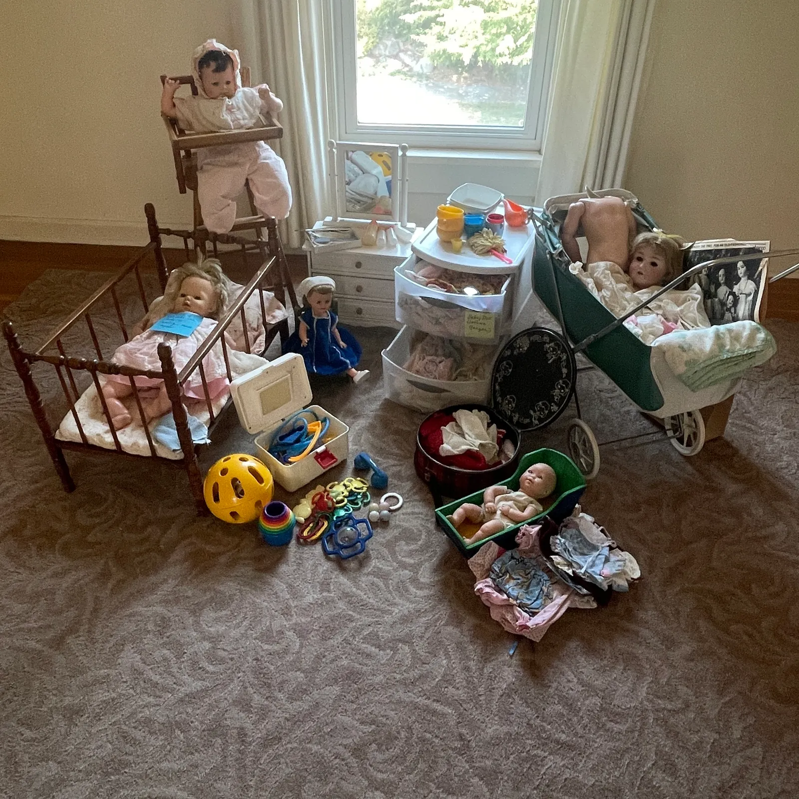 Vintage & Antique Dolls, Furniture, Clothing & Accessories - Sterling Silver, Stones & Seattle History Estate Auction and 0% buyers premium! | Ocean Bid Auction