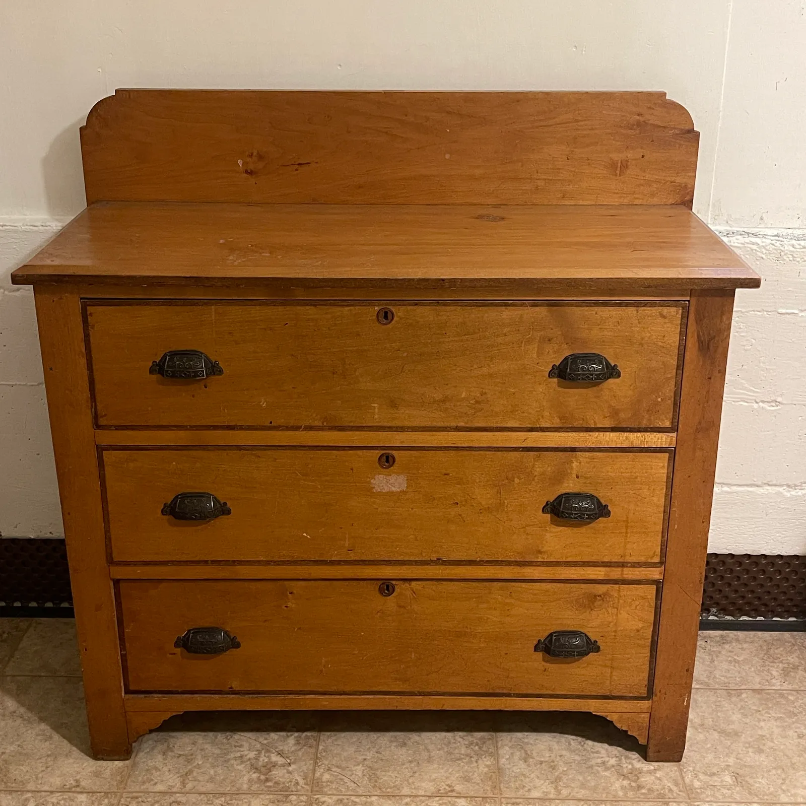 Antique Oak 3-Drawer Dresser Chest – Dovetail Drawers & Ornate Hardware - Sterling Silver, Stones & Seattle History Estate Auction and 0% buyers premium! | Ocean Bid Auction