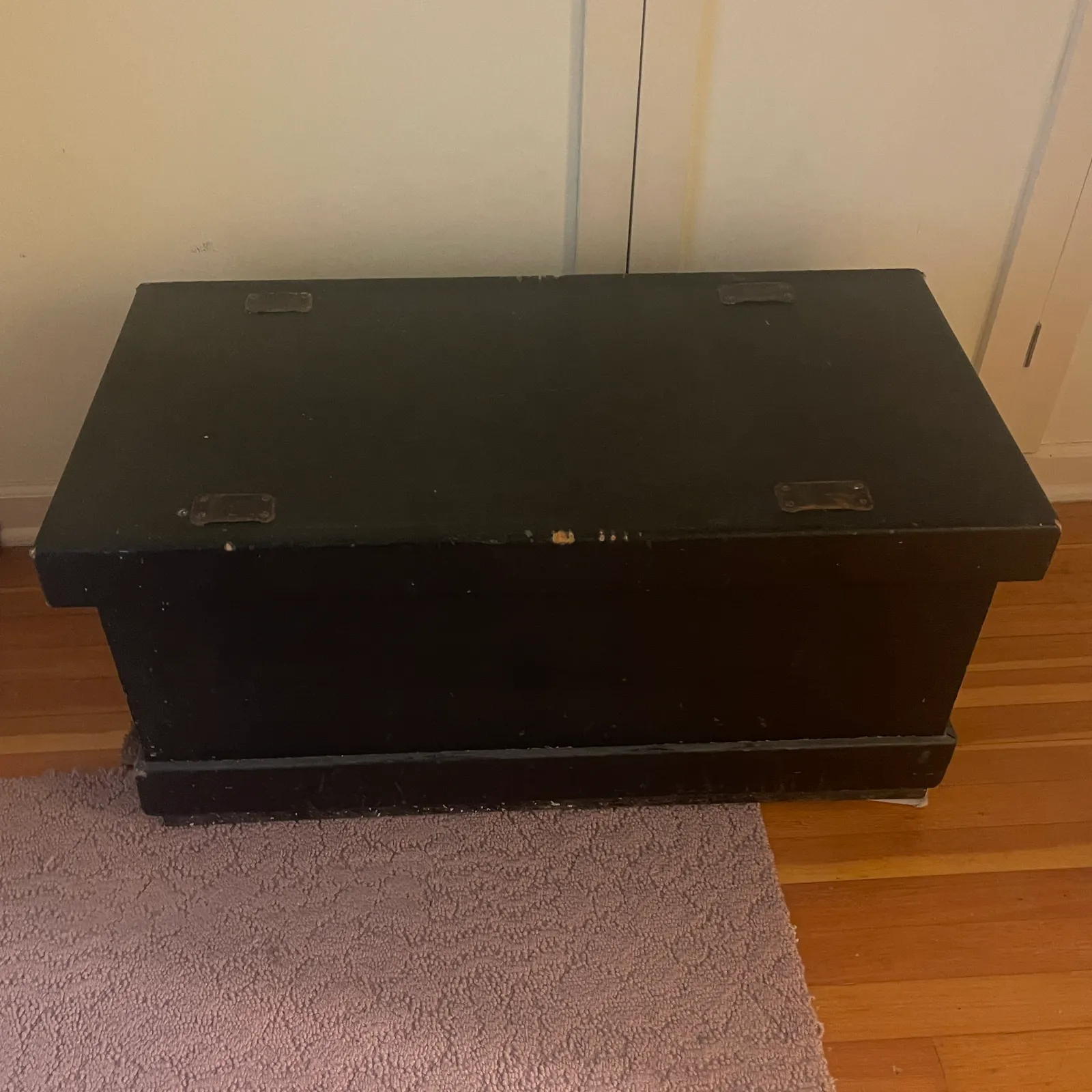 Vintage Black Wood Storage Trunk / Blanket Chest - Sterling Silver, Stones & Seattle History Estate Auction and 0% buyers premium! | Ocean Bid Auction