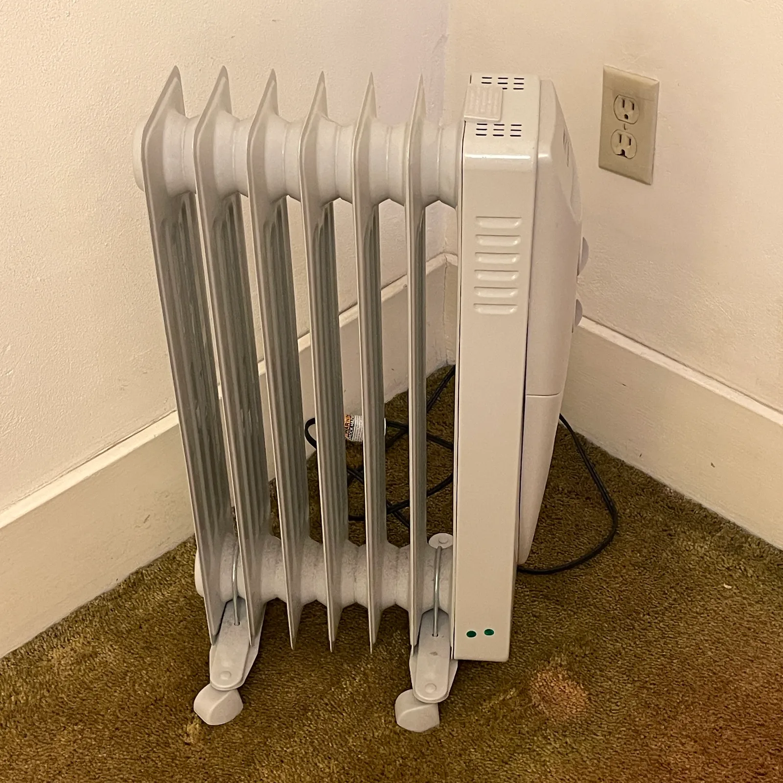 Lakewood Portable Oil-Filled Radiator Heater - Sterling Silver, Stones & Seattle History Estate Auction and 0% buyers premium! | Ocean Bid Auction
