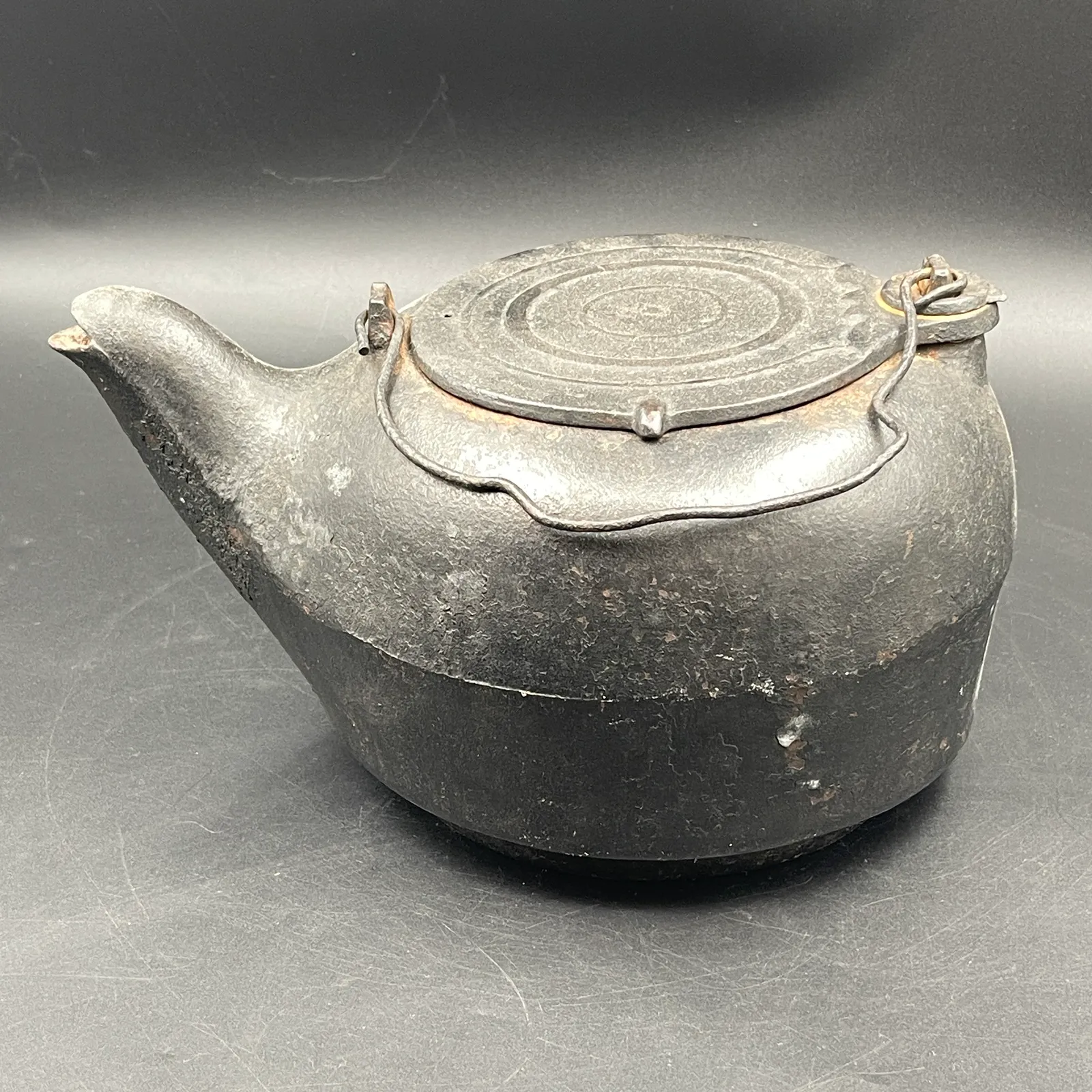 Antique Cast Iron Stove Kettle – Hinged Griddle Lid & Bail Handle - Sterling Silver, Stones & Seattle History Estate Auction and 0% buyers premium! | Ocean Bid Auction