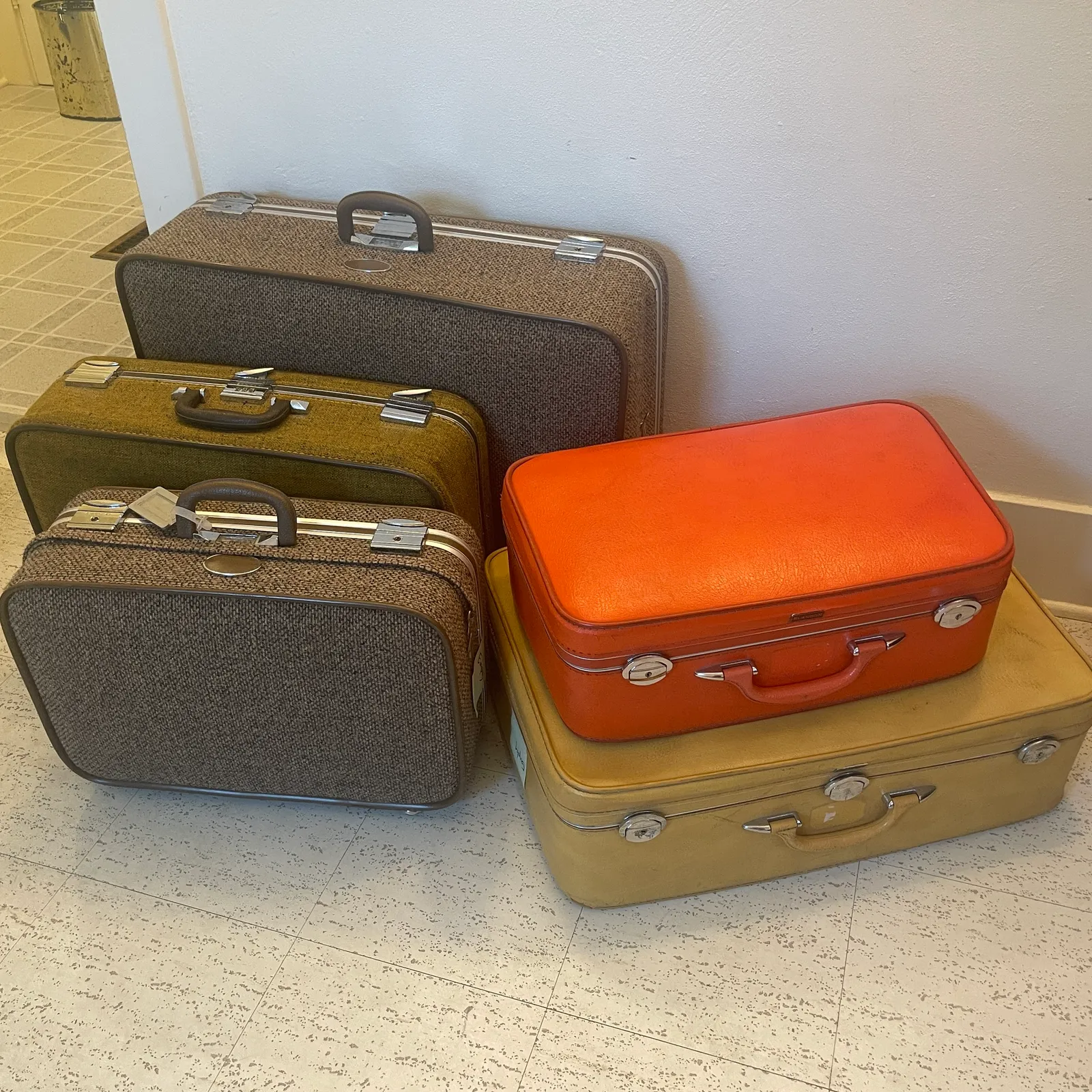 Vintage Blandon & Skyway Suitcase Collection - Sterling Silver, Stones & Seattle History Estate Auction and 0% buyers premium! | Ocean Bid Auction