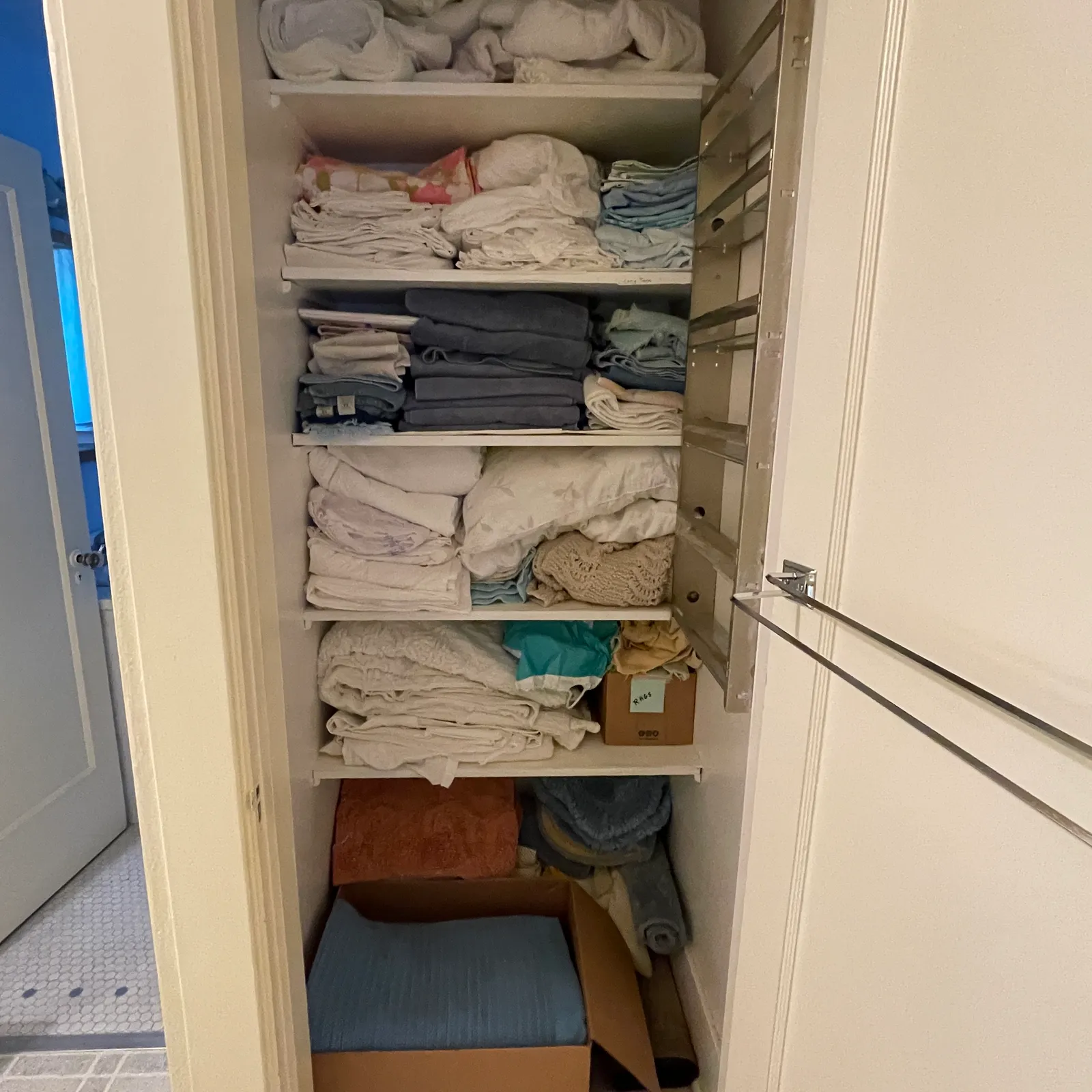 Large Household Linens & Bedding Lot - Sterling Silver, Stones & Seattle History Estate Auction and 0% buyers premium! | Ocean Bid Auction