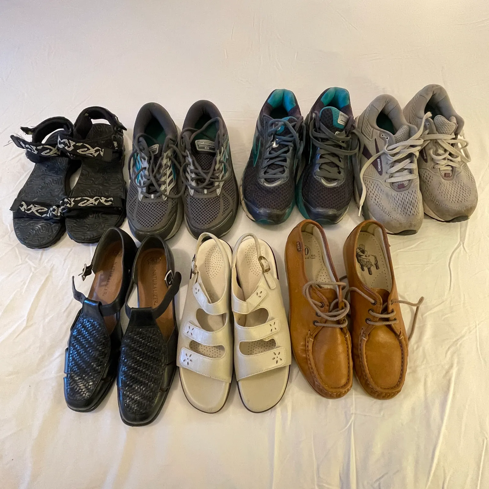 Women’s Shoes Size 10–10.5 – Brooks & More - Sterling Silver, Stones & Seattle History Estate Auction and 0% buyers premium! | Ocean Bid Auction