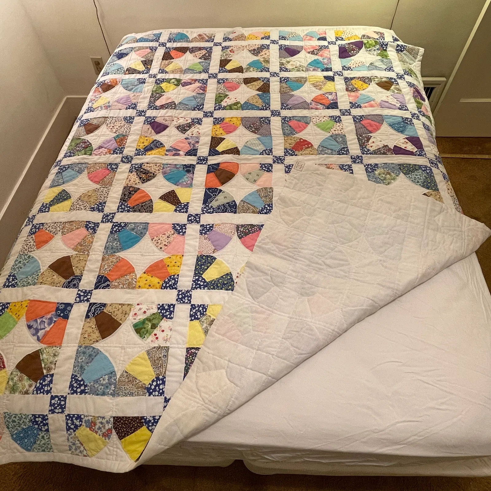 Handmade Vintage Fan Pattern Patchwork Quilt - Sterling Silver, Stones & Seattle History Estate Auction and 0% buyers premium! | Ocean Bid Auction