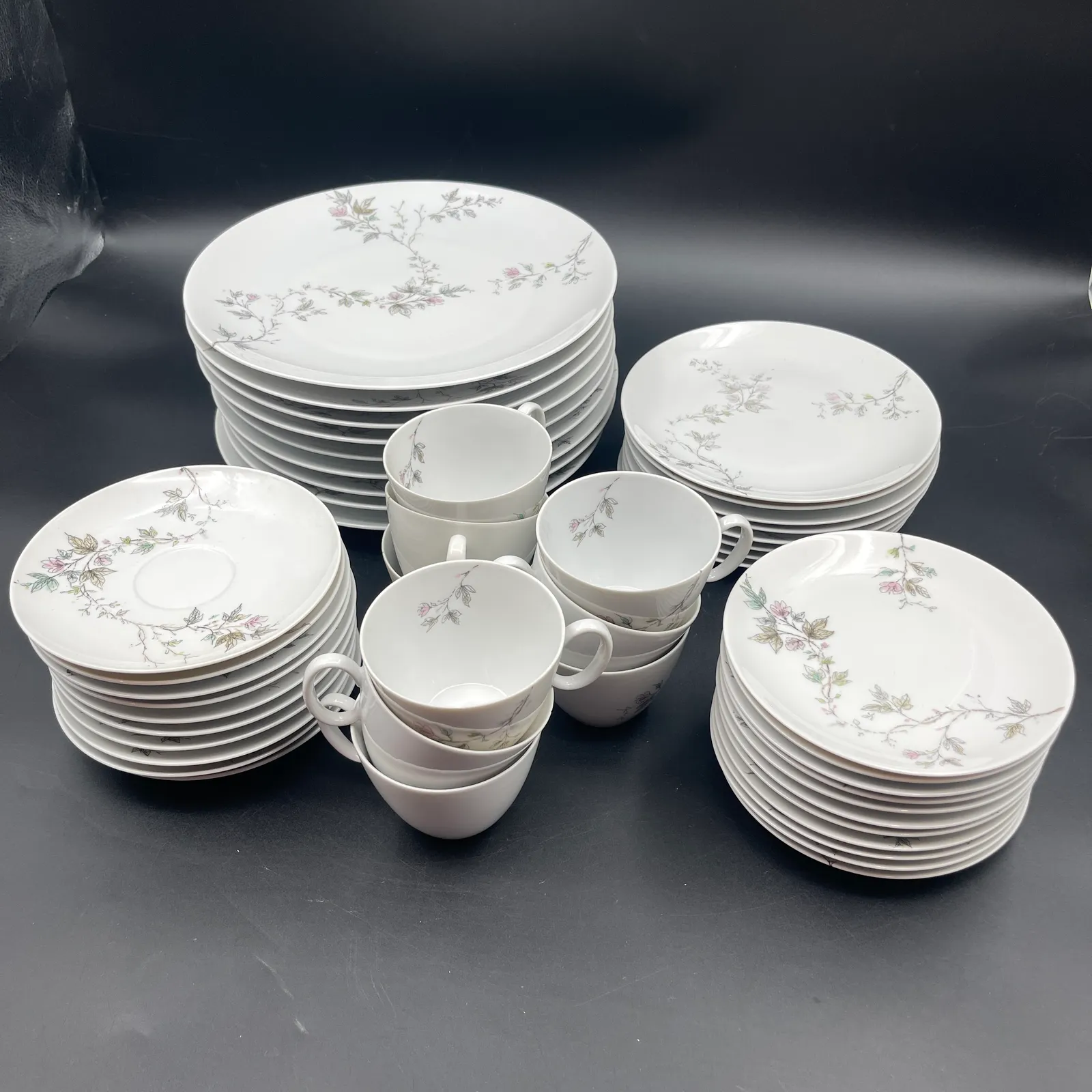Raymond Loewy Continental China “Arbour” Dinnerware – Rosenthal Germany - Sterling Silver, Stones & Seattle History Estate Auction and 0% buyers premium! | Ocean Bid Auction