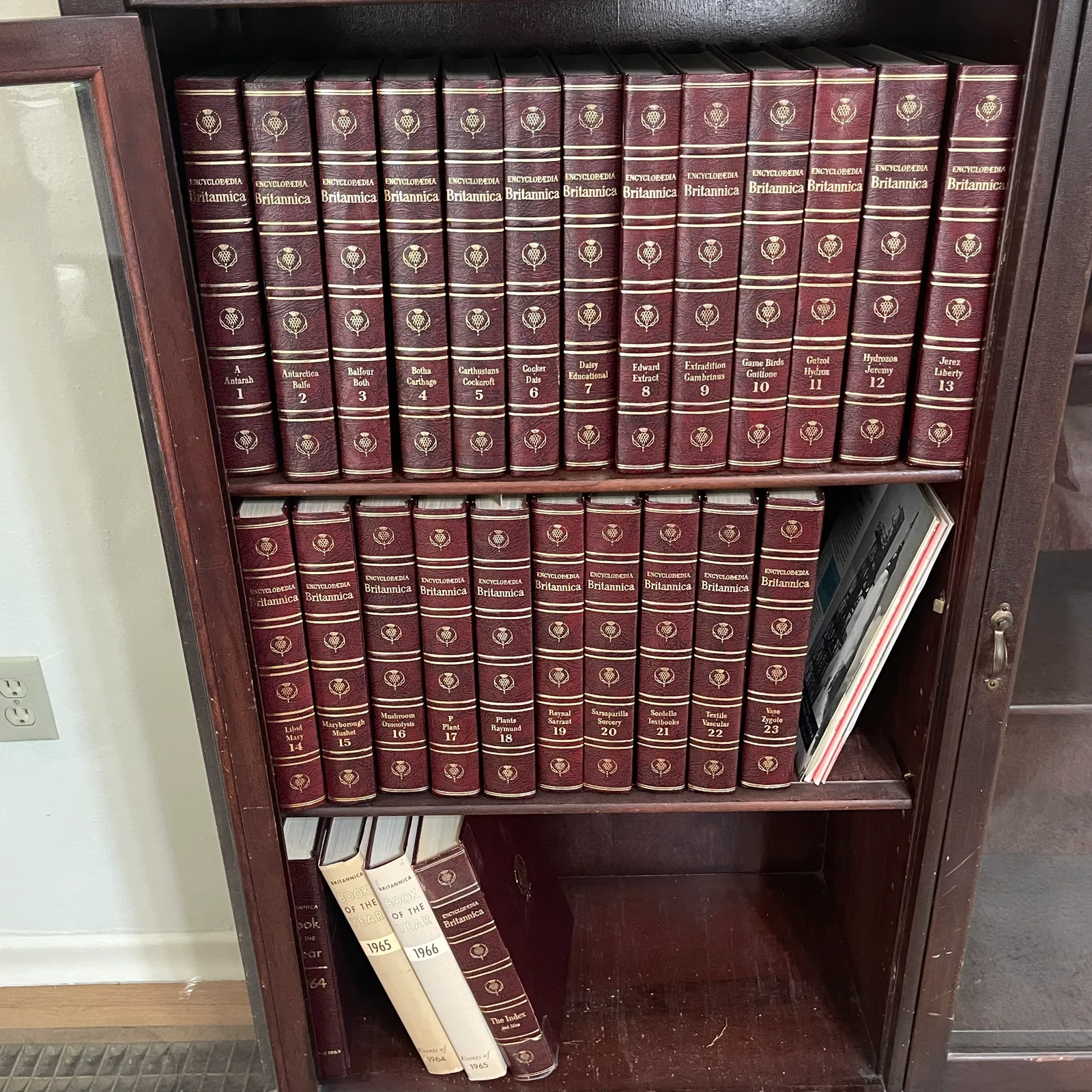 Encyclopaedia Britannica 23-Volume Set w/ Year Books & Index - Sterling Silver, Stones & Seattle History Estate Auction and 0% buyers premium! | Ocean Bid Auction