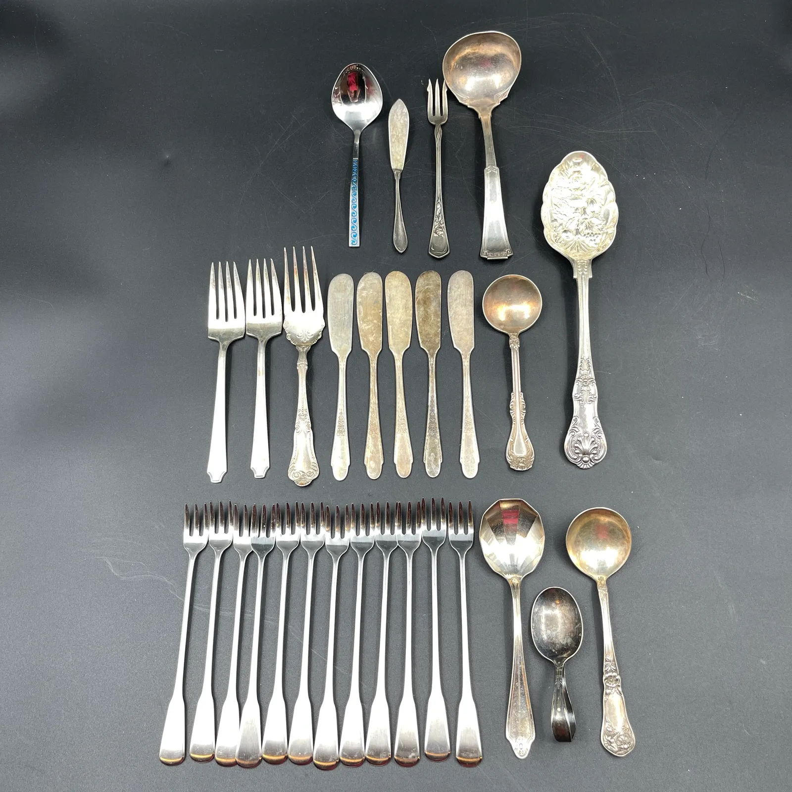 29 Pc Vintage Silverplate Flatware – Oneida, Wm Rogers, EHH Smith & Servers - Sterling Silver, Stones & Seattle History Estate Auction and 0% buyers premium! | Ocean Bid Auction