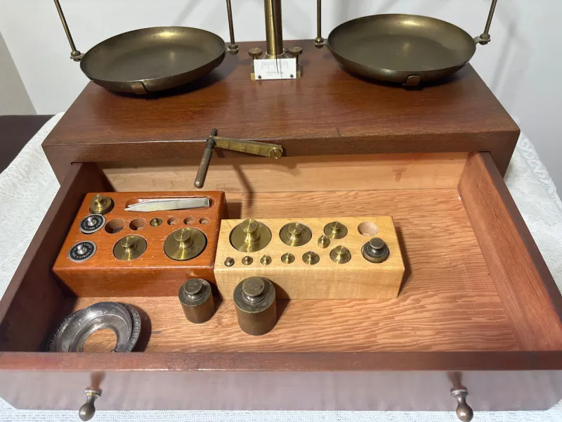 Vintage OC Tanner Precision Balance Scale w/ Brass Weights - Newcastle Estate Collection - STERLING SILVER, GOLD TEETH, Antiques & Collectibles | Ocean Bid Auction