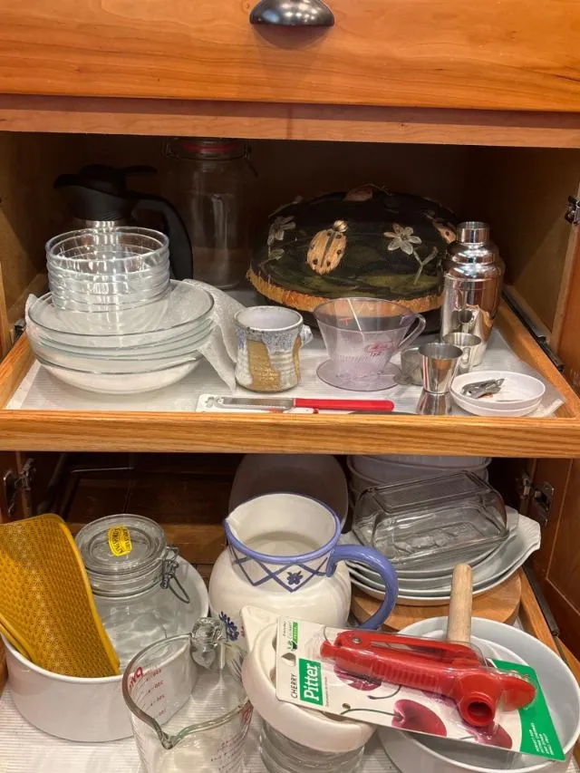 Apartment Starter Kitchen Lot – Glassware, Bakeware & Essentials - Newcastle Estate Collection - STERLING SILVER, GOLD TEETH, Antiques & Collectibles | Ocean Bid Auction