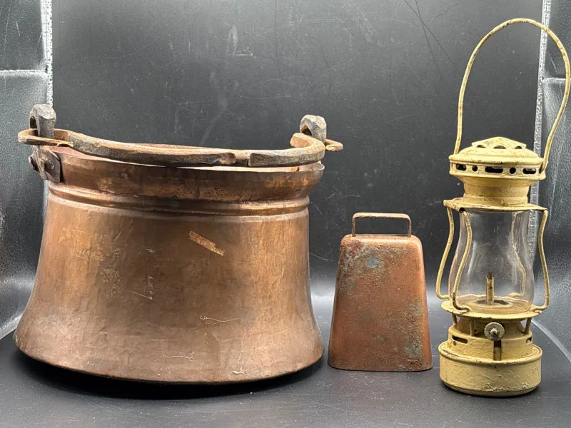 Cottagecore Garden Lot Copper Coal Bucket Lantern Bell - Collector’s Dream Auction – Lladro, Murano, Coastal Decor-Anacortes and Sequim pick-ups | Ocean Bid Auction