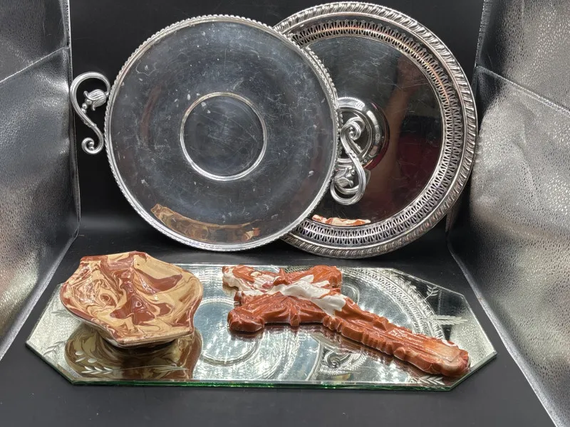 Vintage Mixed Lot Metal Trays Glass Mirror Crucifix Decor - Collector’s Dream Auction – Lladro, Murano, Coastal Decor-Anacortes and Sequim pick-ups | Ocean Bid Auction